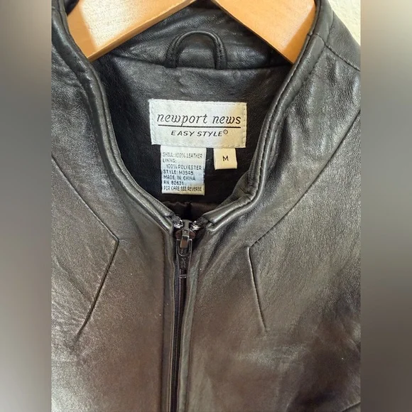 🖤 Newport News Easy Style Women’s Black Leather Jacket EUC - Picture 3 of 10
